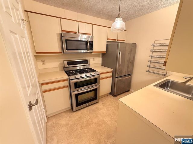 744 Pepperidge Road, Mahwah, NJ 07430