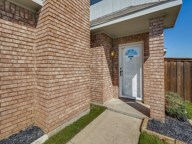 1815 Water Oak Drive, Lewisville, TX 75067