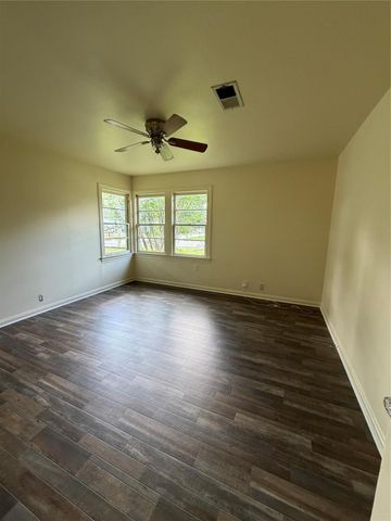 1002 W Willis Street, Alvin, TX 77511