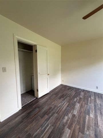 1002 W Willis Street, Alvin, TX 77511