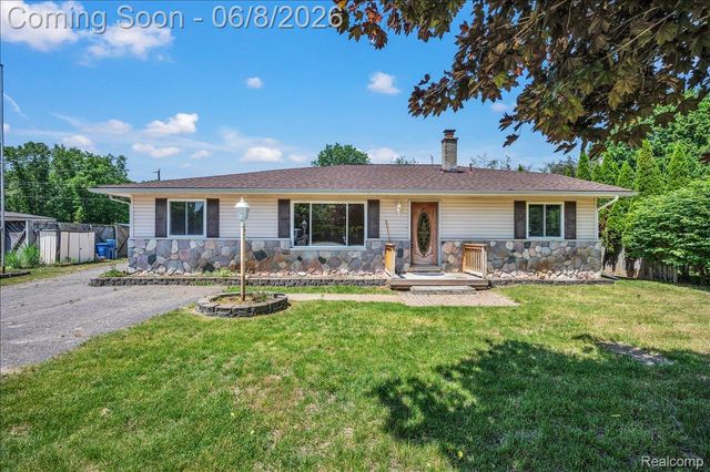 730 BOGIE LAKE Road, White Lake Charter Township, MI 48383