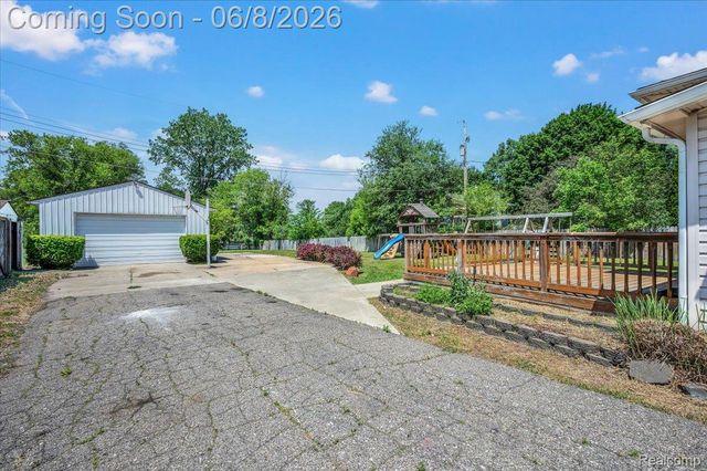 730 BOGIE LAKE Road, White Lake Charter Township, MI 48383