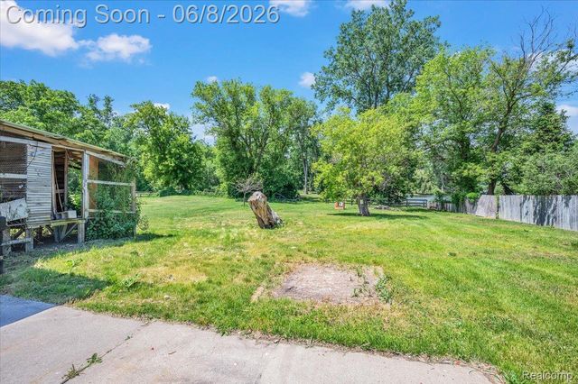 730 BOGIE LAKE Road, White Lake Charter Township, MI 48383