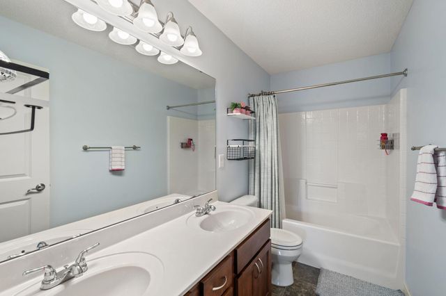 6877 Lasalle Circle NE, Albertville, MN 55301