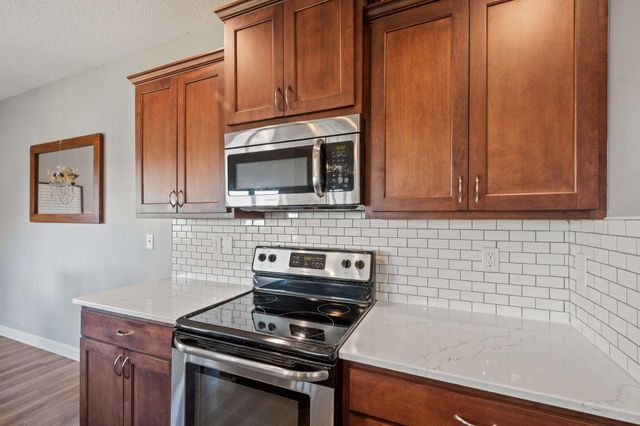 6877 Lasalle Circle NE, Albertville, MN 55301