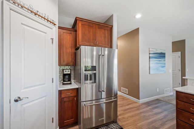 6877 Lasalle Circle NE, Albertville, MN 55301