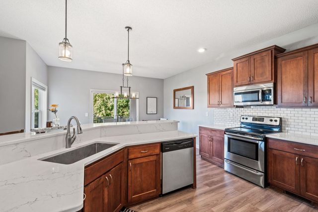 6877 Lasalle Circle NE, Albertville, MN 55301