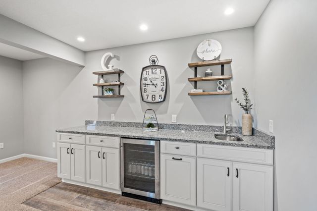 6877 Lasalle Circle NE, Albertville, MN 55301