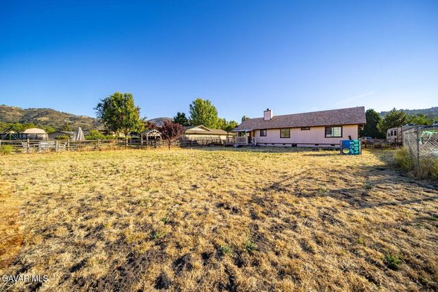 29961 Pinedale Drive, Tehachapi, CA 93561