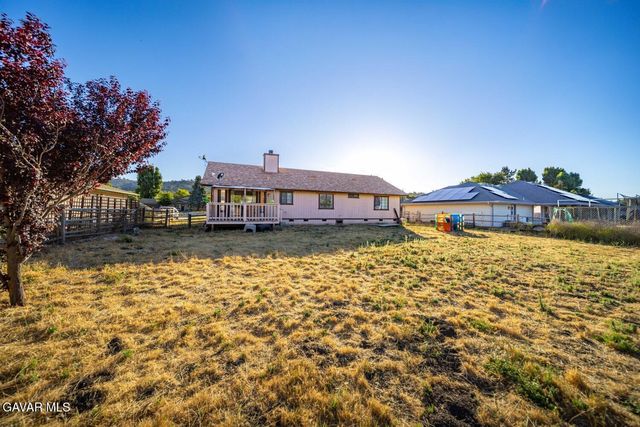 29961 Pinedale Drive, Tehachapi, CA 93561