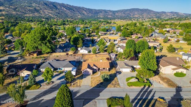 29961 Pinedale Drive, Tehachapi, CA 93561