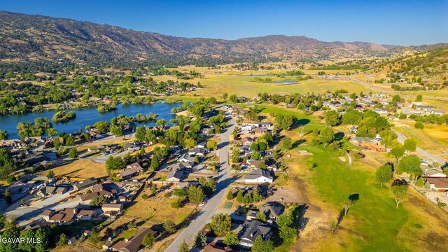 29961 Pinedale Drive, Tehachapi, CA 93561