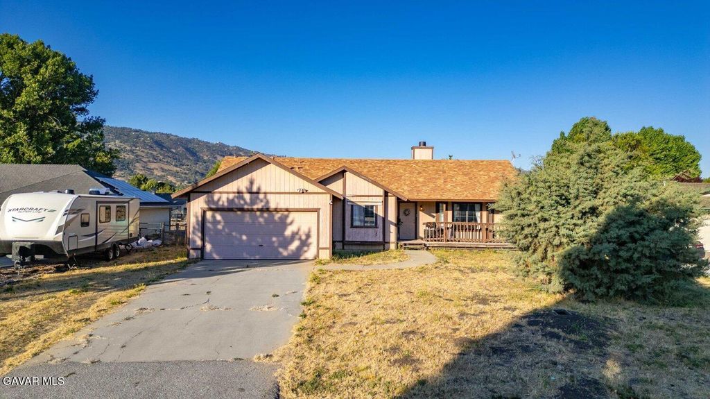 29961 Pinedale Drive, Tehachapi, CA 93561