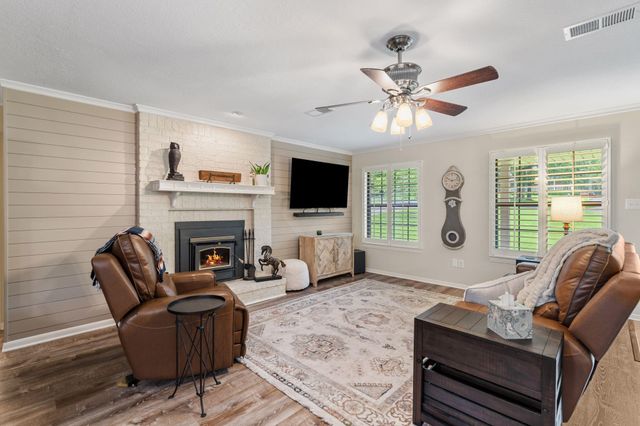 129 Pine Valley Drive, Livingston, TX 77351