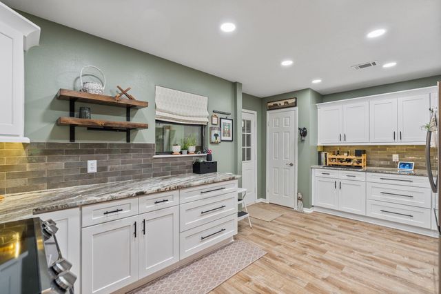 129 Pine Valley Drive, Livingston, TX 77351