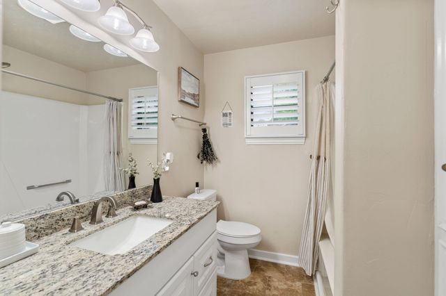 129 Pine Valley Drive, Livingston, TX 77351