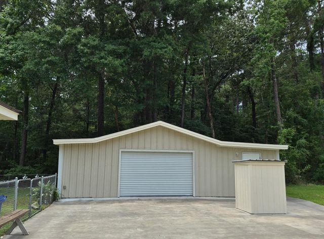 129 Pine Valley Drive, Livingston, TX 77351