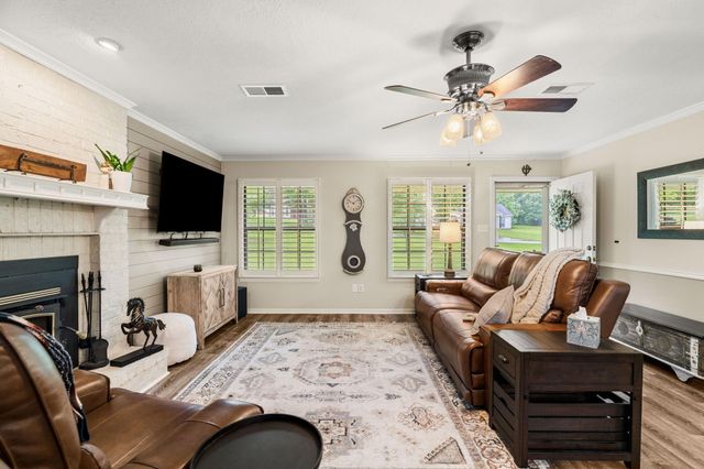 129 Pine Valley Drive, Livingston, TX 77351