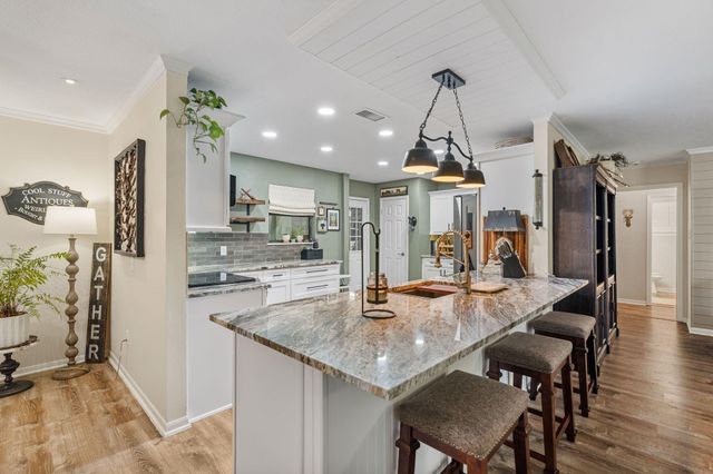129 Pine Valley Drive, Livingston, TX 77351