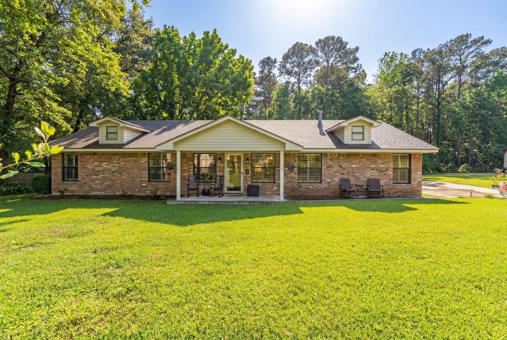 129 Pine Valley Drive, Livingston, TX 77351