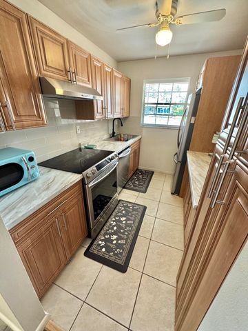 1342 High Point Way SE D, Delray Beach, FL 33445