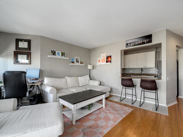 400 N LaSalle Drive 2312, Chicago, IL 60654