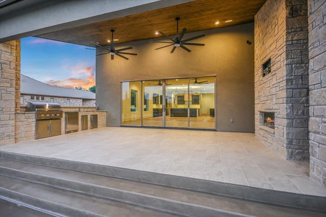 98 Wennmohs PL, Horseshoe Bay, TX 78657