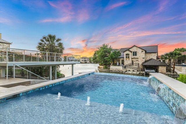 98 Wennmohs PL, Horseshoe Bay, TX 78657