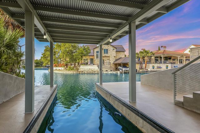 98 Wennmohs PL, Horseshoe Bay, TX 78657