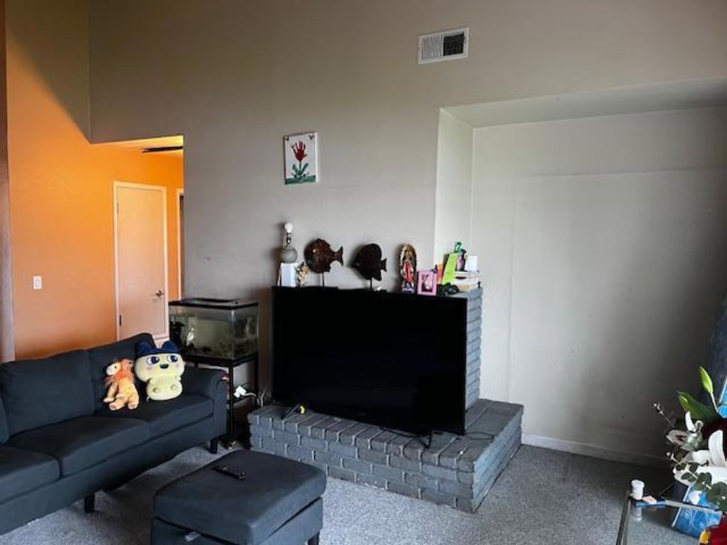 Image 14 of property listing at 182 Kern Street 45, Salinas, CA 93905