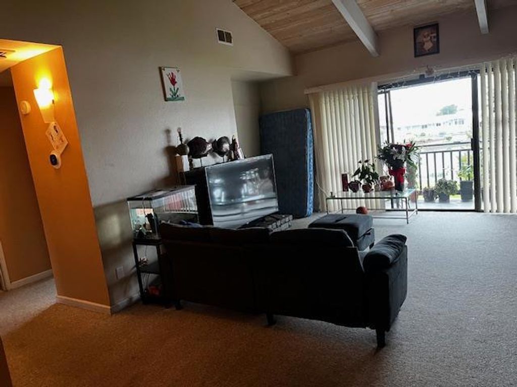 Image 6 of property listing at 182 Kern Street 45, Salinas, CA 93905