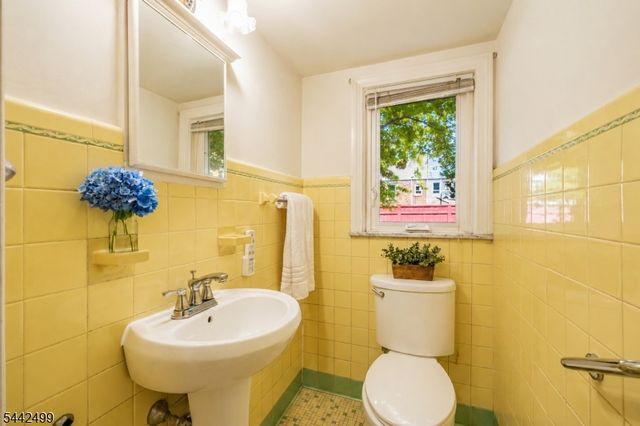 1100 Edgewood Road, Elizabeth City, NJ 07208