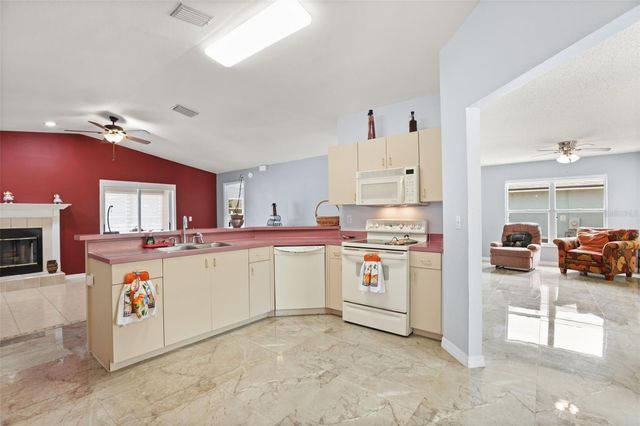 329 LAKE DAISY LOOP, Winter Haven, FL 33884