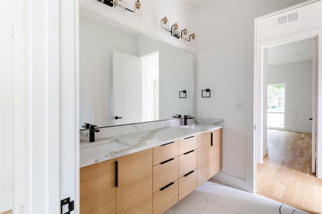 939 N Buckner Boulevard, Dallas, TX 75218