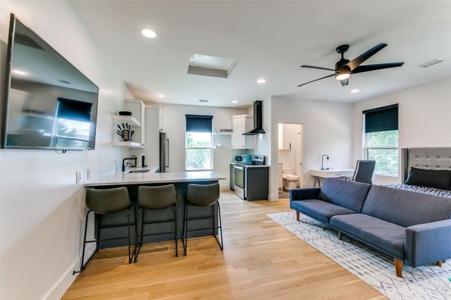 939 N Buckner Boulevard, Dallas, TX 75218