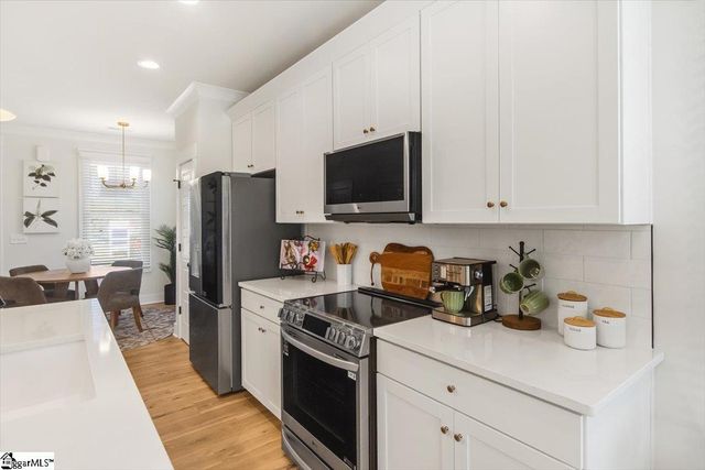 9 Hawthorne Lane Unit 102, Greenville, SC 29605