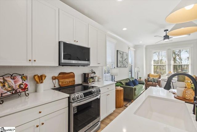 9 Hawthorne Lane Unit 102, Greenville, SC 29605