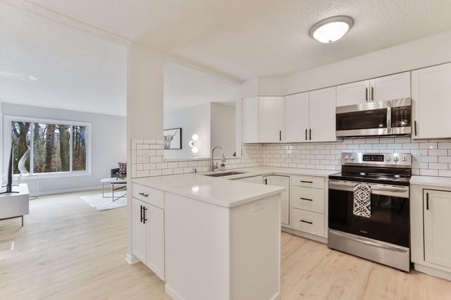 7534 Landau Drive, Bloomington, MN 55438