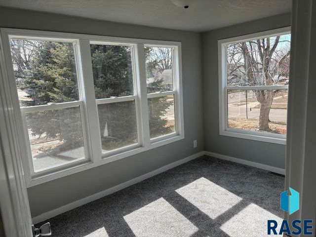 1304 E 22nd St, Sioux Falls, SD 57105