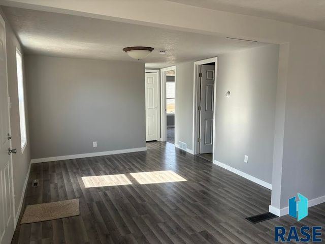 1304 E 22nd St, Sioux Falls, SD 57105