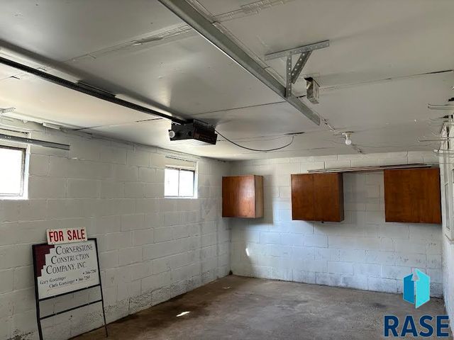 1304 E 22nd St, Sioux Falls, SD 57105