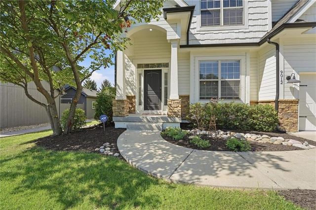 9012 N Oxford Avenue, Kansas City, MO 64157