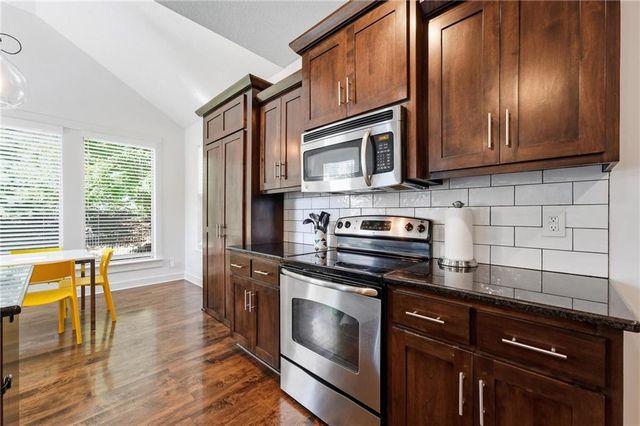 9012 N Oxford Avenue, Kansas City, MO 64157
