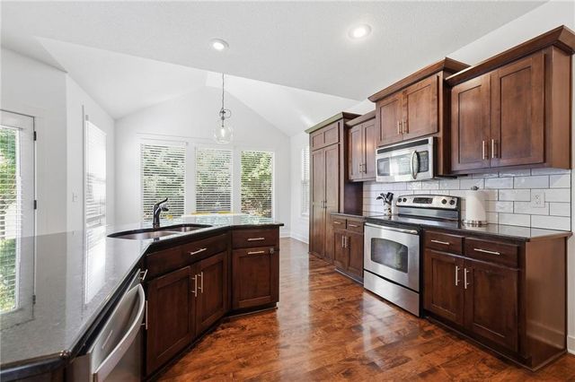 9012 N Oxford Avenue, Kansas City, MO 64157