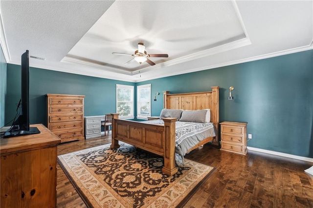 9012 N Oxford Avenue, Kansas City, MO 64157