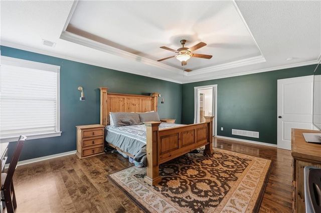 9012 N Oxford Avenue, Kansas City, MO 64157