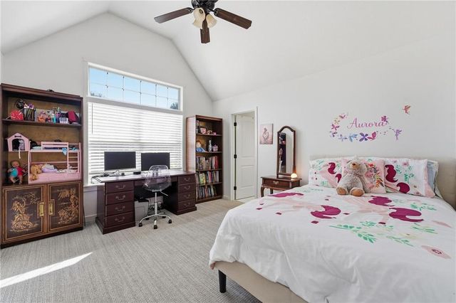 9012 N Oxford Avenue, Kansas City, MO 64157