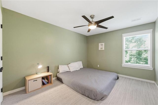 9012 N Oxford Avenue, Kansas City, MO 64157