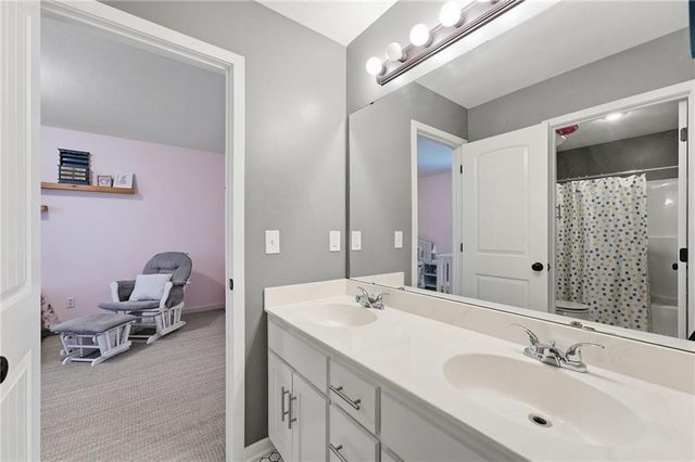 9012 N Oxford Avenue, Kansas City, MO 64157