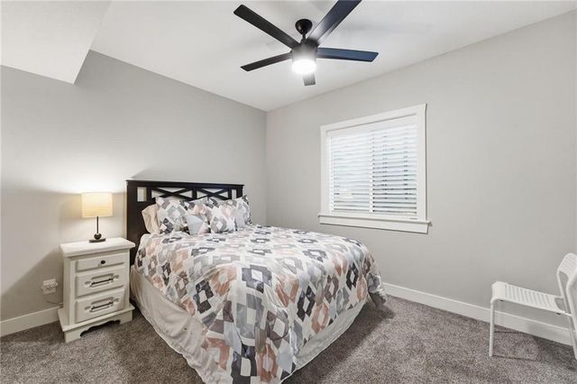 9012 N Oxford Avenue, Kansas City, MO 64157